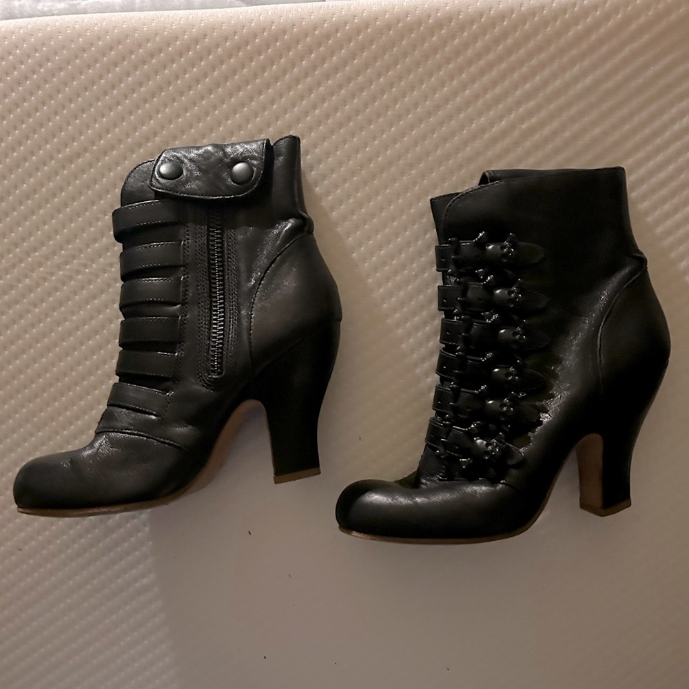 Unique boots with “Skull” detailing buttons